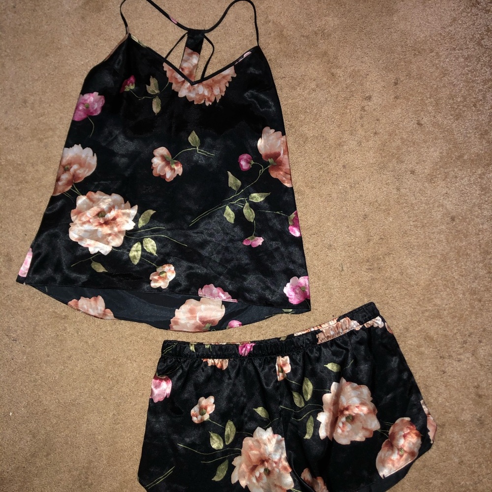 Floral intimate set!